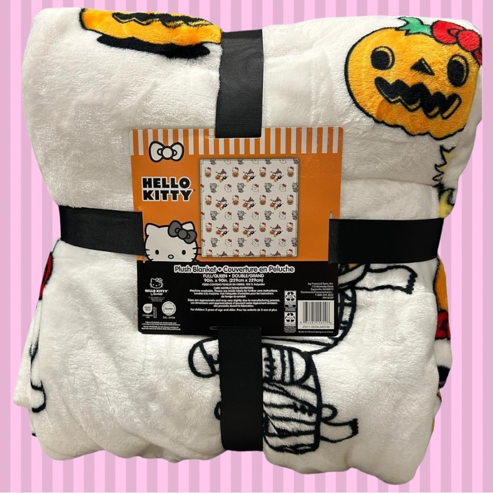 🎃Hello Kitty® by Sanrio® Viral White Queen Halloween Blanket🧙‍♀️👻